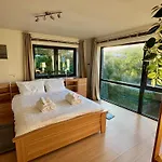 3br With Big Garden, Ping-pong, Cinema, Bath גנט