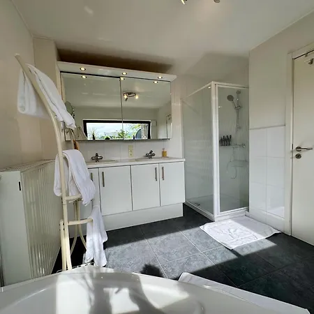 3br With Big Garden, Ping-pong, Cinema, Bath Casa vacanze