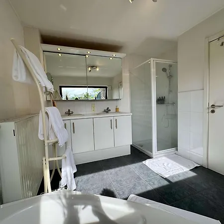 3br With Big Garden, Ping-pong, Cinema, Bath Сasa de vacaciones Gante