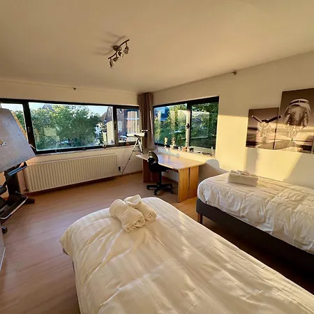 3br With Big Garden, Ping-pong, Cinema, Bath Сasa de vacaciones Gante