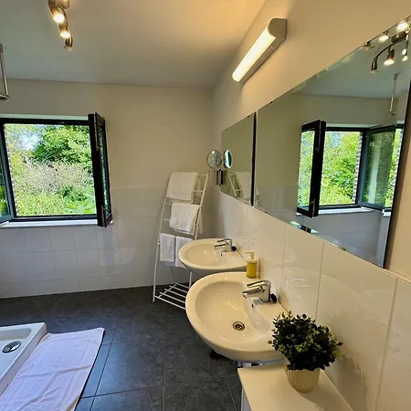 3br With Big Garden, Ping-pong, Cinema, Bath