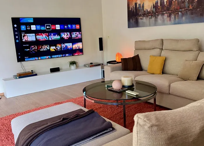 3br With Big Garden, Ping-pong, Cinema, Bath Vakantiehuis *