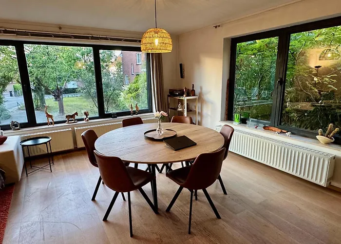 Vakantiehuis 3br With Big Garden, Ping-pong, Cinema, Bath Gent