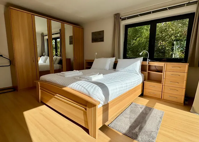 Vakantiehuis 3br With Big Garden, Ping-pong, Cinema, Bath Gent