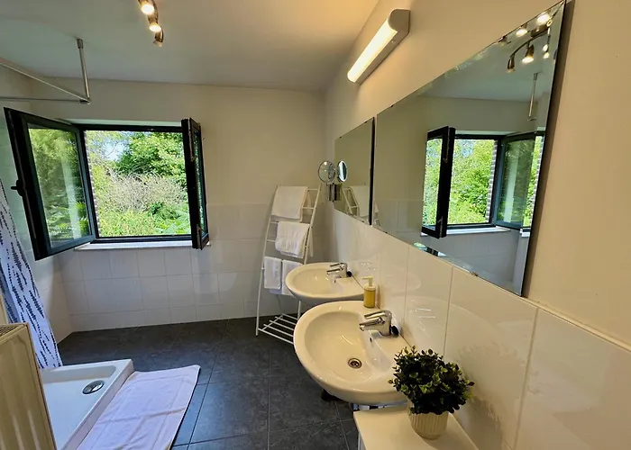 Vakantiehuis 3br With Big Garden, Ping-pong, Cinema, Bath Gent